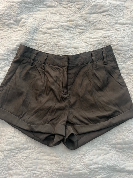 Thistle pearl Pants - Women’s Gray Tailored Shorts - Classic Cuffed Style